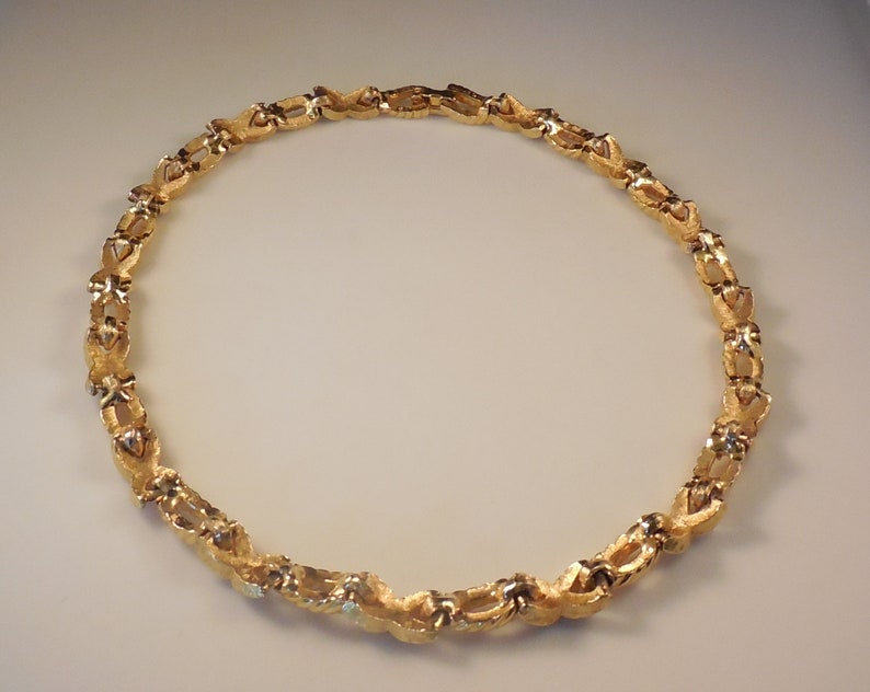 Vintage Jomaz X/'s and O/'s Crystal Rhinestone Choker Necklace Gold Tone