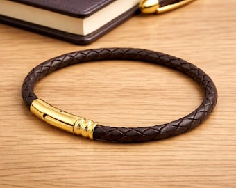5 mm flätat läderarmband med guldfärgat stålspänne - mörkbrunt