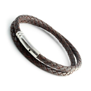 Gevlochten leren herenarmband - roestvrijstalen sluiting - dikke donkerbruine leren koord - dubbel gewikkelde armband