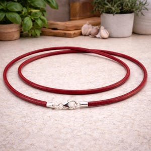 Collar de cuero rojo – Cordón de 3 mm con cierre de plata de ley – Hecho a mano en el Reino Unido – Unisex