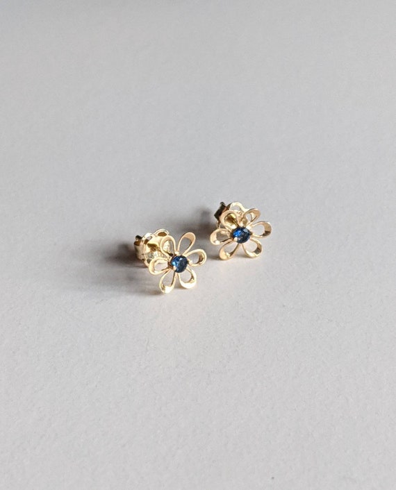 Vintage Sapphire Daisy Studs, 14k Gold, Small Earr