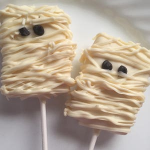 Mummy Rice Crispy Treats: Halloween Party Favors