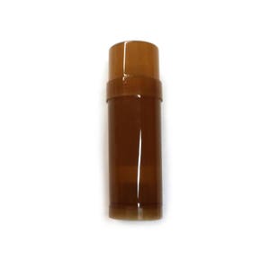 Pode incluir: Um recipiente de plástico castanho com uma tampa de rosca. O recipiente está vazio e pronto para ser preenchido com um produto.