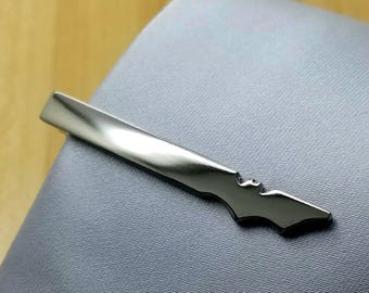 Batman Tie Clip, Gunmetal tie bar, Dark Knight inspired, Black, Groomsmen Gifts, Wedding Cufflinks, Wedding shirt, Anniversary Gift