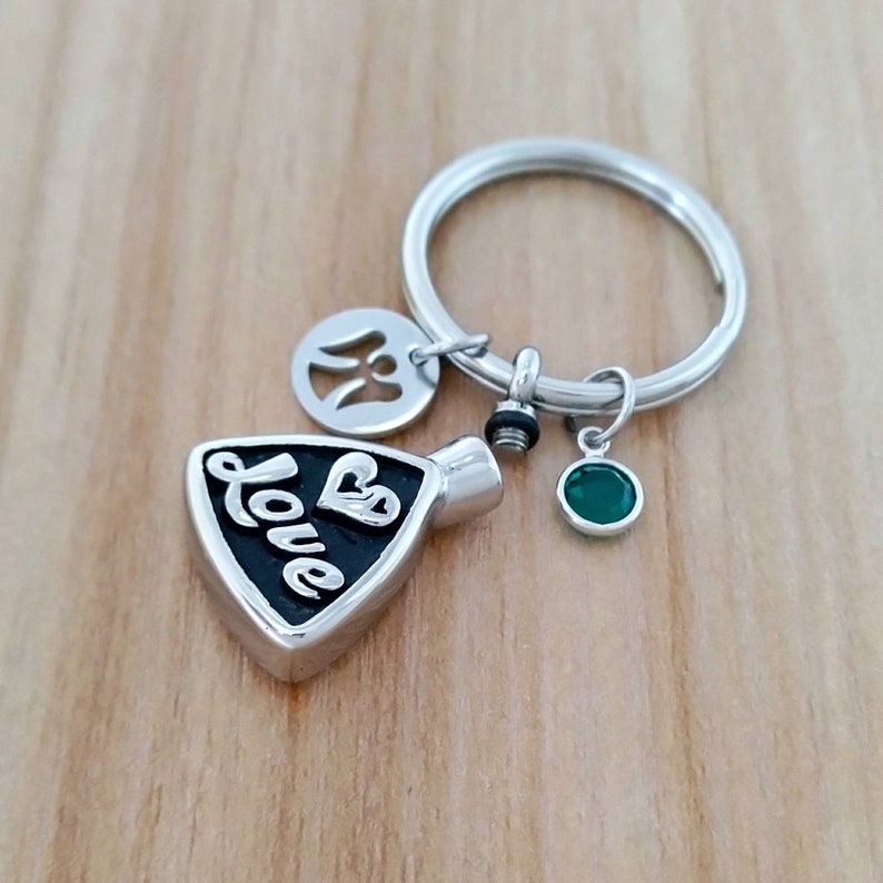 Family In Heart Memorial Urn Keychain — Stainless Steel Keepsake For Ashes, Engravable Cremation Jewelry