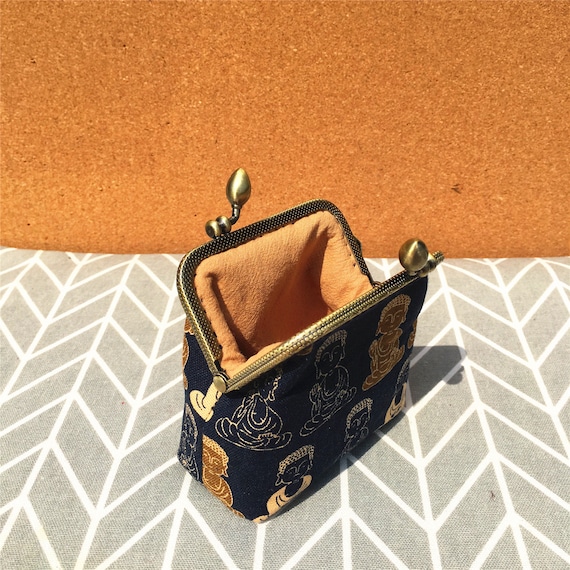 Porte-monnaie En Feutrine Bleue – Motif Namaste Et Bouddha – 11x9 Cm – Fermeture éclair – Recyclé – Fabriqué En France