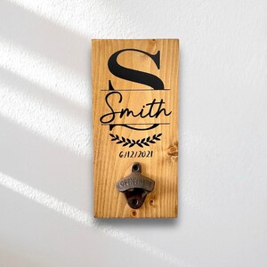 Benutzerdefinierte Flaschenöffner Hausbar Schilder, einzigartiges Jubiläumsgeschenk für Ehemann, personalisierte Geschenke für Paare, hölzernes Monogrammschild