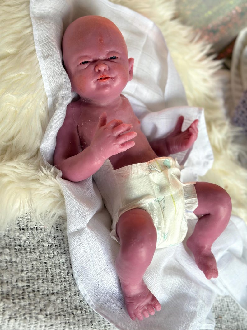 Jacob, muñeco prematuro realista que bebe y moja, de silicona de cuerpo completo, pieza única de Magdalena's Art-Baby. imagen 7