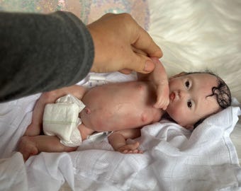 Realistic lifelike realife DRINK-WET realistic lifelike Preemie boy Julian -Fullbody silicone ooak FLOPPY head gift