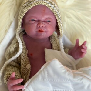 Jacob, muñeco prematuro realista que bebe y moja, de silicona de cuerpo completo, pieza única de Magdalena's Art-Baby. imagen 16