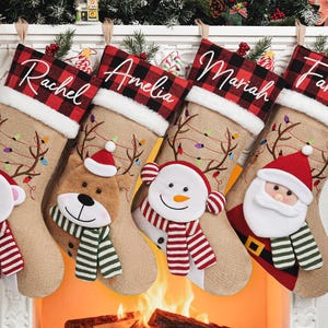 パーソナライズされた3Dクリスマスストッキング、2025年の名前入り刺繍ストッキング、ファミリークリスマスストッキング、ホリデーデコレーションギフト、モノグラムストッキング