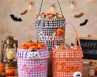 Personalisierter Halloween-Korb, Süßigkeitentüte mit individuellem Namen, Rüschen-Gingham-Eimer, Halloween-Geschenk für Mädchen