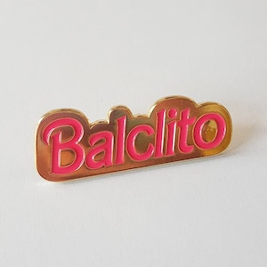 Pin's métal Balclito parodie Barbie Balec pin's féministe par De Carton et d'Étoiles