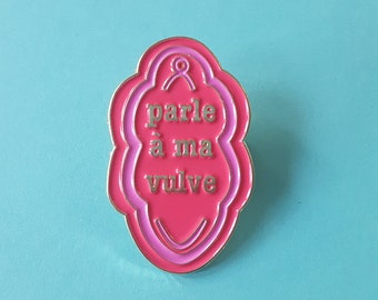 Metall-Pin Talk to my Vulva feministische Anstecknadel von De Carton et d'Étoiles