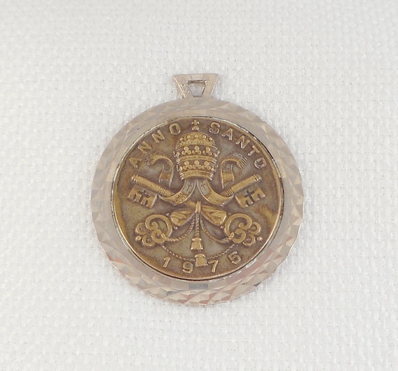 Vintage 1975 Anno Santo Holy Year Medal Pendant I… - image 2