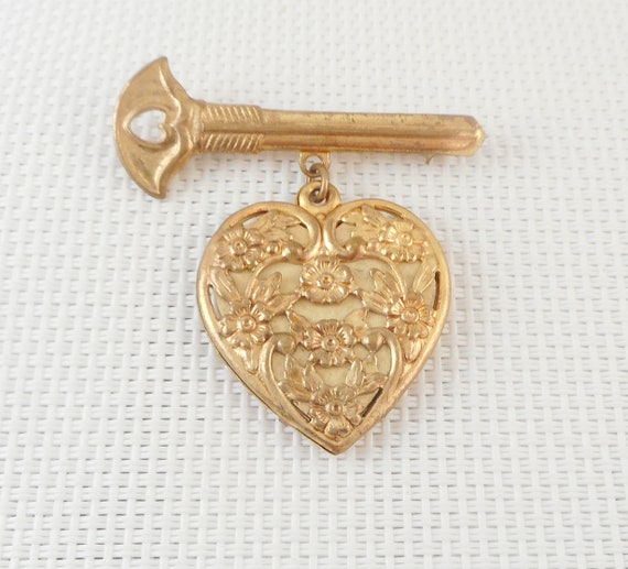 Vintage 1930's Brass Heart & Key Sweetheart Brooc… - image 4