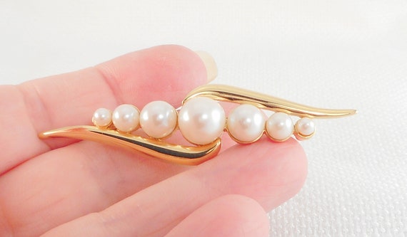 Vintage Monet 70's Abstract Faux Pearls Brooch Mo… - image 2
