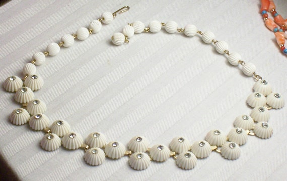 Vintage White Fluted Flat Bead Celluloid Necklace… - image 1