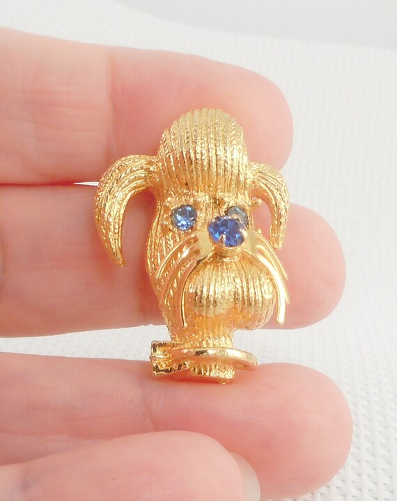 Vintage Etched Gold Tone Blue-Eyed Poodle Pin Det… - image 3