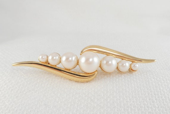 Vintage Monet 70's Abstract Faux Pearls Brooch Mo… - image 1