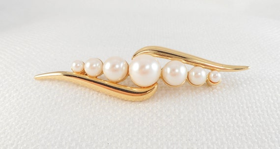 Vintage Monet 70's Abstract Faux Pearls Brooch Mo… - image 6