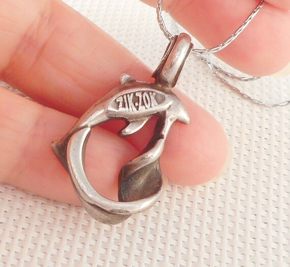 Vintage Zik-zok Dolphin & Wave Necklace Unisex Jumping