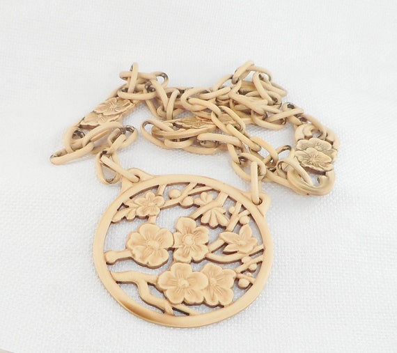 Vintage Long Celluloid Dogwood Flowers Necklace 19