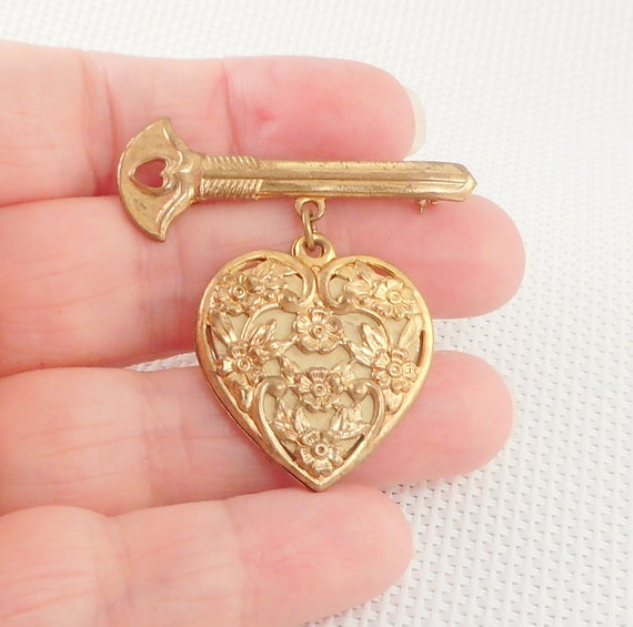 Vintage 1930's Brass Heart & Key Sweetheart Brooc… - image 6