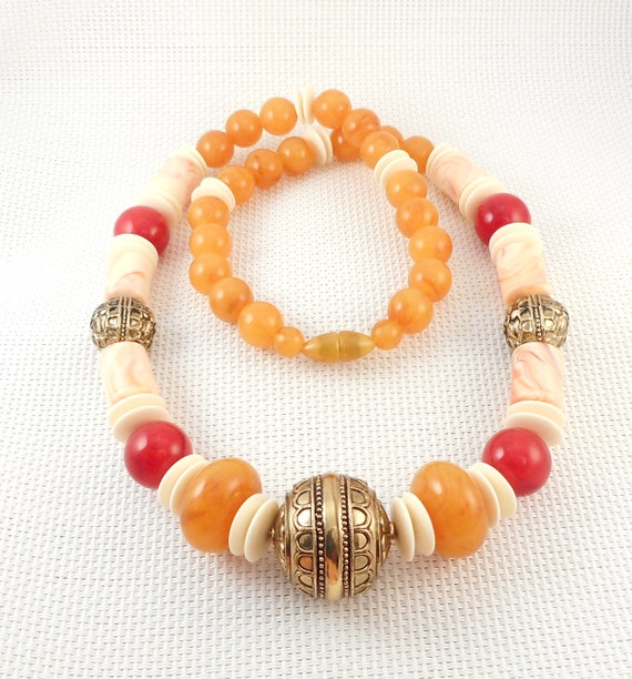 Vintage Fall Colors Lucite Beads Necklace Red and… - image 3