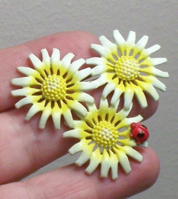 Vintage 1960's Hedy Flowers with Ladybug Brooch Pi
