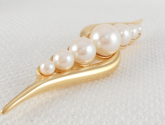 Vintage Monet 70's Abstract Faux Pearls Brooch Mo… - image 4