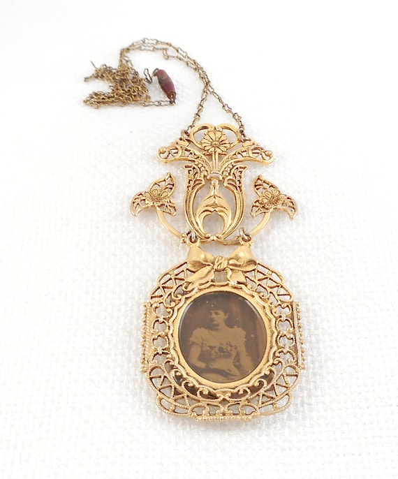 Vintage Gold Filigree Victorian Revival Photo Necklace 70's Filigree Drop Photo Necklace Victorian Revival Photo Necklace Gift for Her