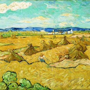 Peut inclure: Une peinture représentant un champ avec des meules de foin au premier plan, un village au loin et un ciel bleu avec des nuages blancs. La peinture est réalisée dans un style qui rappelle celui de Vincent van Gogh.