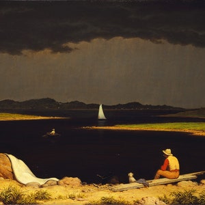 Peut inclure: Une peinture représentant un homme assis sur une jetée en bois au bord d'un lac sombre. Un voilier blanc se trouve au loin, et un nuage d'orage sombre plane au-dessus. L'homme porte un chapeau de paille et une chemise rouge. Une couverture blanche repose sur un rocher au premier plan.
