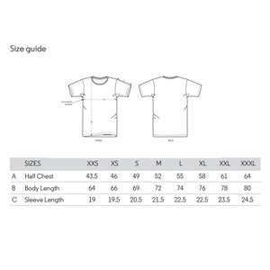 Op de afbeelding: Een maattabel voor t-shirts met voor- en achteraanzichten van een t-shirt-omtrek. De gids bevat afmetingen in centimeters voor halve borst, lichaamslengte en mouwlengte, van XXS tot XXXL.
