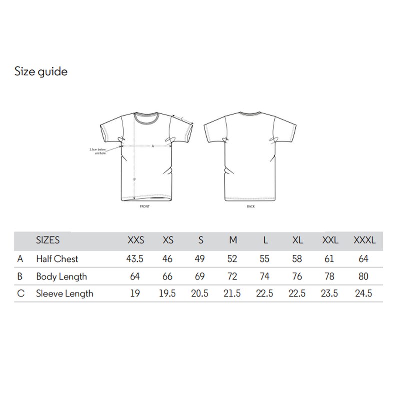Op de afbeelding: Een maattabel voor t-shirts met voor- en achteraanzichten van een t-shirt-omtrek. De gids bevat afmetingen in centimeters voor halve borst, lichaamslengte en mouwlengte, van XXS tot XXXL.