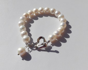 Pearl bracelet with heart toggle and charm