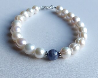 Pearl bracelet with Tanzanite round