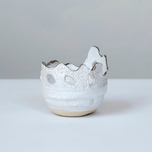 Small White Scalloped Edge Bowl Nut Candy Dish Ceramic Candle Holder, Planter or Jewelry Dish Decorative Ceramic Crown bowl Platinum Rim