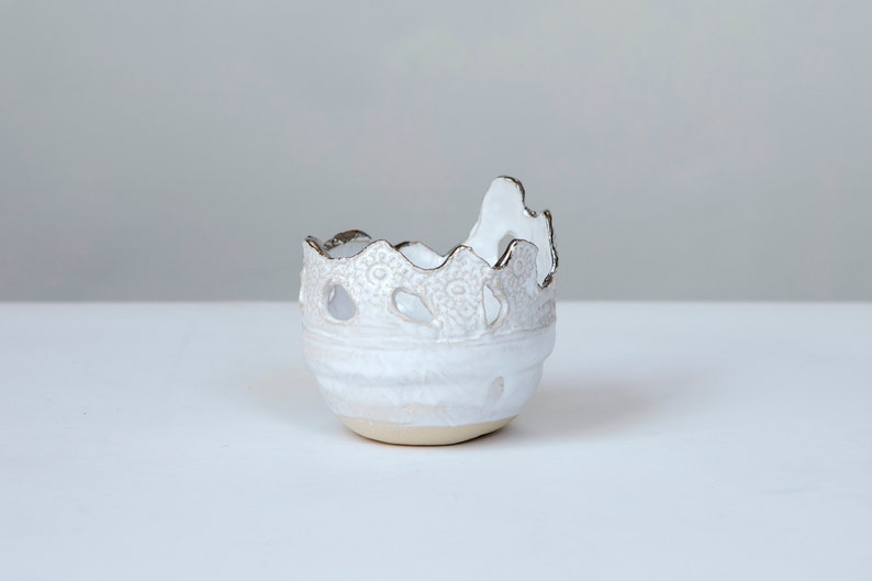 Small White Scalloped Edge Bowl Nut Candy Dish Ceramic Candle Holder, Planter or Jewelry Dish Decorative Ceramic Crown bowl Platinum Rim