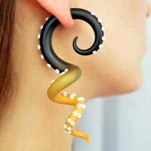 Black and Gold Tentacle Earrings Cyber Goth Kraken Octopus Gauges Fake Gauge Earrings Tentacle Gauges Fake Plugs Anime Ear Plugs