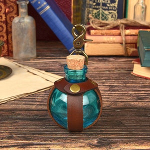 Small Potion Bottle with Clasp - Glass Potion Bottle with Leather Holder - Potion Bottle for Belt - Alchemist Potion Bottle - #DK1035