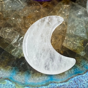 Clear Quartz Moon | Purification | Manifestation