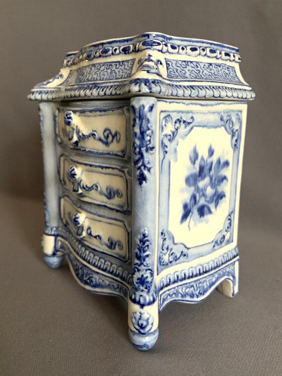 Antique DELFT STYLE Hand Painted BOX - Miniature … - image 2