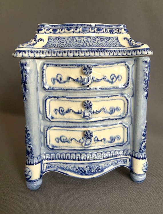 Antique DELFT STYLE Hand Painted BOX - Miniature … - image 1