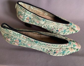 Vintage CHINESE Embroidered Silk SHOES