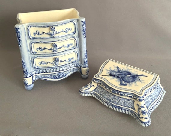 Antique DELFT STYLE Hand Painted BOX - Miniature … - image 6