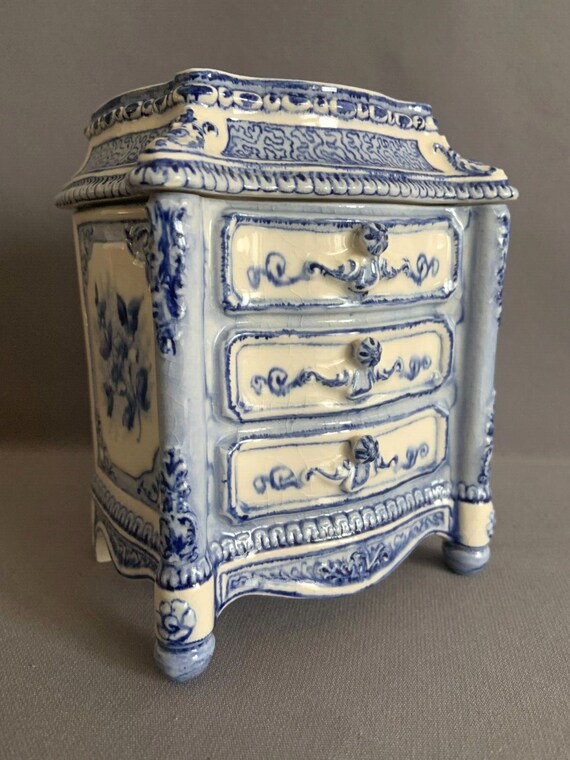 Antique DELFT STYLE Hand Painted BOX - Miniature … - image 4