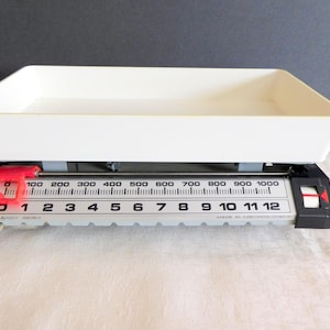 Vintage Kitchen Scale with Weights, Kitchen Tray Scale, Metric Kitchen Scale, Manual Kitchen Scale, Czecholslovakia Scale, Kovozavody