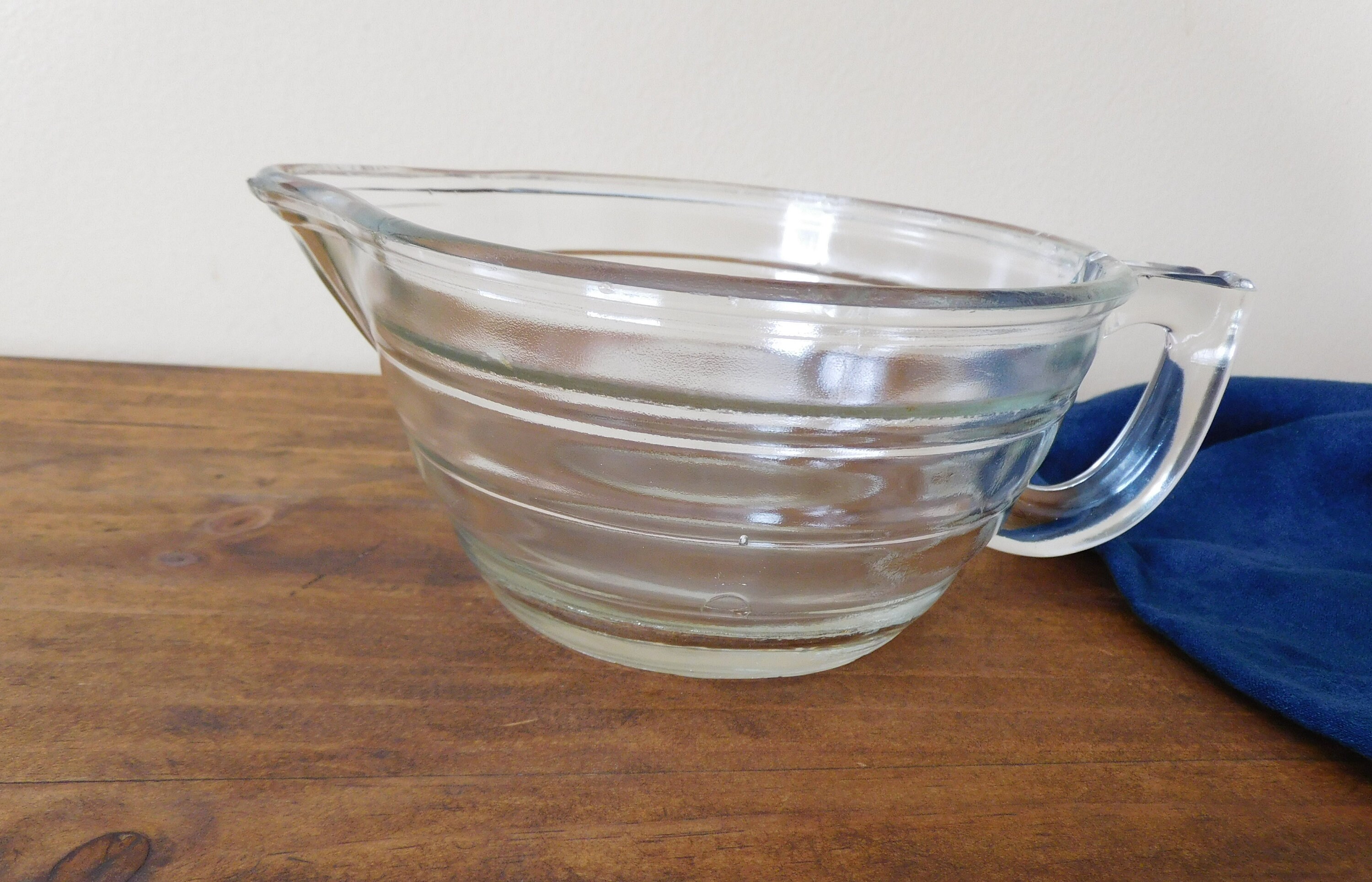 Anchor Hocking Glass Batter Bowl, 8 Cup Measuring Glass Bowl. Vintage 